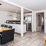 8 Person In Romo-by Traum