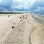 8 Person In Romo-by Traum *