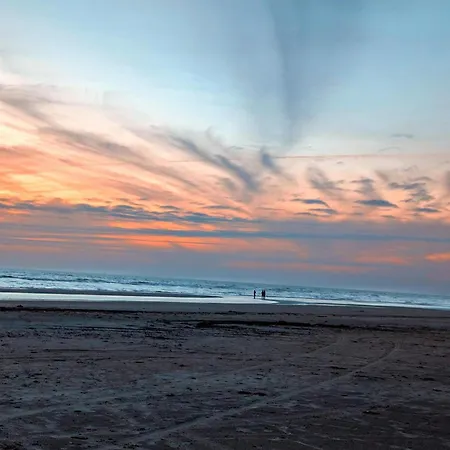 8 Person In Romo-by Traum *