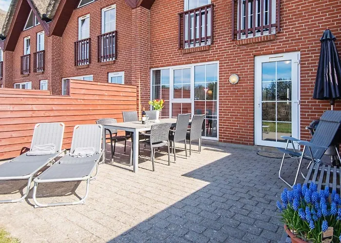 8 Person In Romo-by Traum *