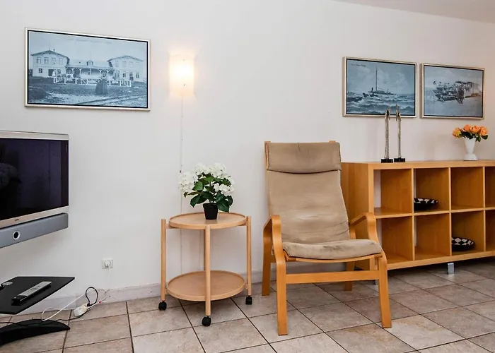 8 Person In Romo-by Traum * Kongsmark