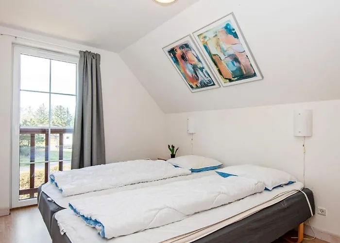 8 Person In Romo-by Traum *