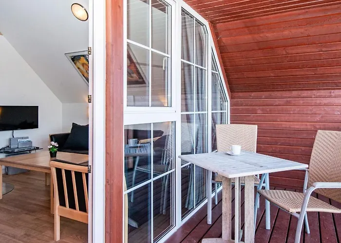 8 Person In Romo-by Traum Kongsmark