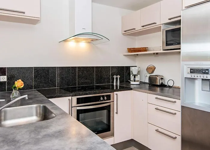 8 Person In Romo-by Traum Kongsmark