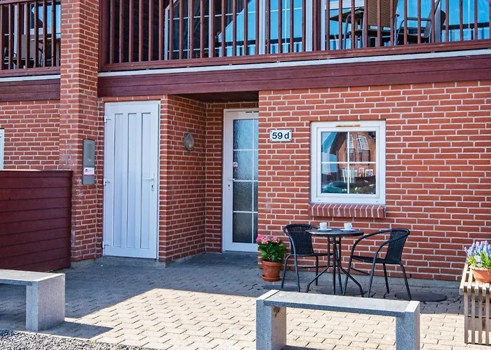 8 Person In Romo-by Traum *