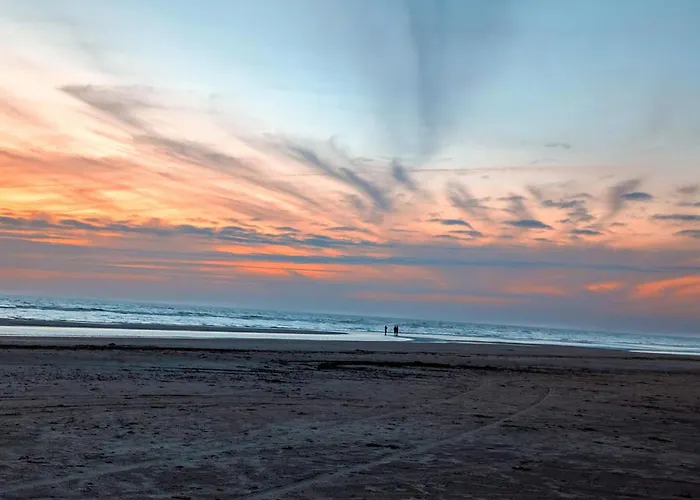 8 Person In Romo-by Traum *